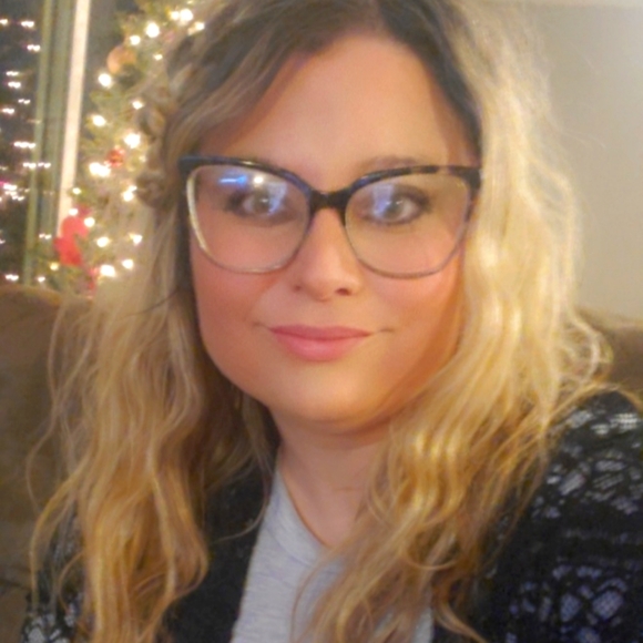 Meet your Posher, Kristie - Picture 2 of 7